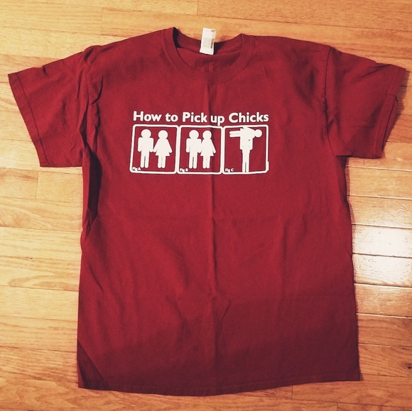 gymlyfe Other - How to Pick up Chicks tee!!!